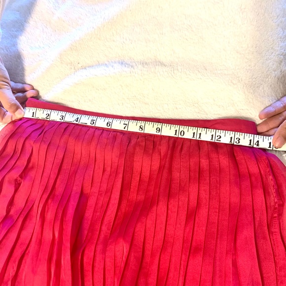 Pink skirt with shorts - Picture 6 of 6